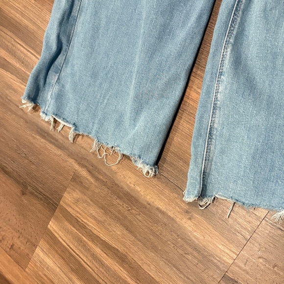 American Eagle | Distressed Light Blue Jeans - Picture 6 of 7